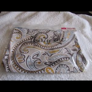 Brand new Thirty One zipper pouch!!!